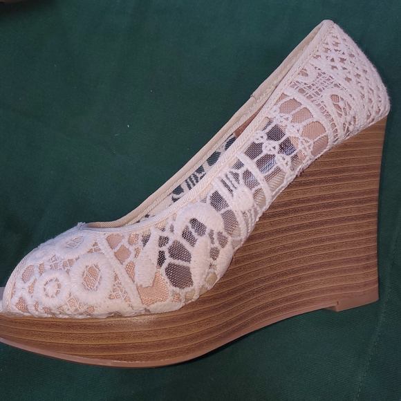 American Eagle Outfitters Beige Lace Wedges - Picture 5 of 5